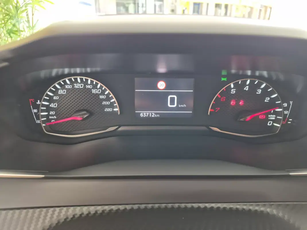 Peugeot 208 2023 - 14650 EUR, 63712 km - 63712km - foto 16 de 22