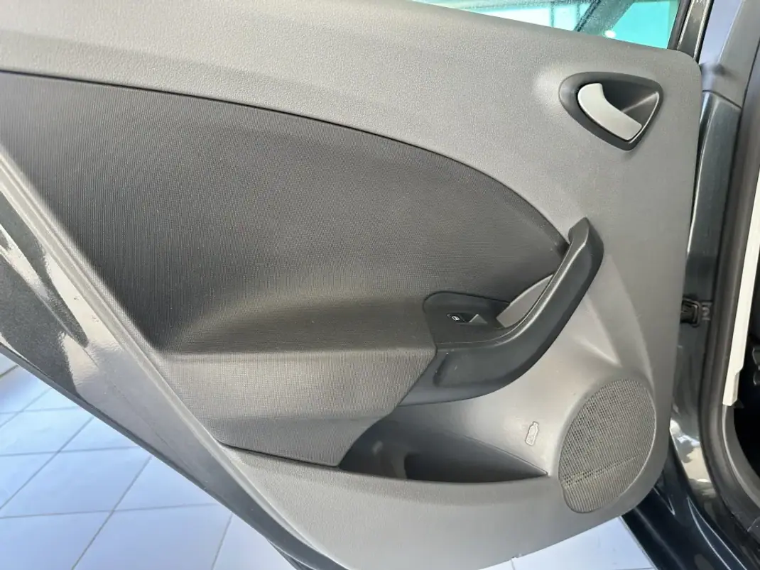 SEAT Ibiza ST 2011 - 6890 EUR, 148920 km - 148920km - foto 16 de 21