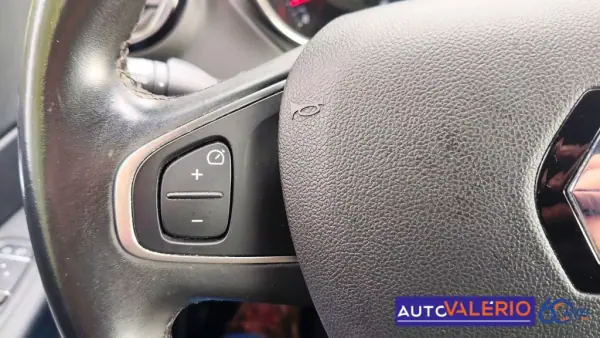 Renault Captur 2019 - 17950 EUR, 35775 km - AUTO.MOTO.pt - 35775km - foto 16 de 34