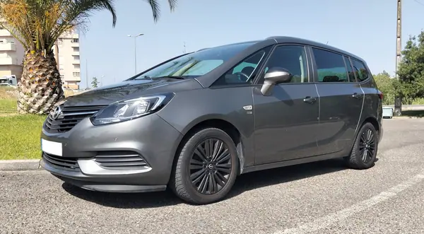 Opel Zafira 2019 - 18750 EUR, 116293 km - AUTO.MOTO.pt - 116293km - foto 8 de 15