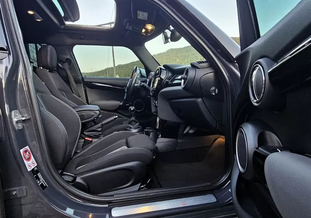 MINI Cooper 2015 - 21500 EUR, 94000 km - AUTO.MOTO.pt - 94000km - foto 14 de 34