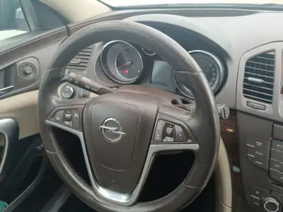 Opel Insignia 2010 - 7500 EUR, 206000 km - AUTO.MOTO.pt - 206000km - foto 25 de 31
