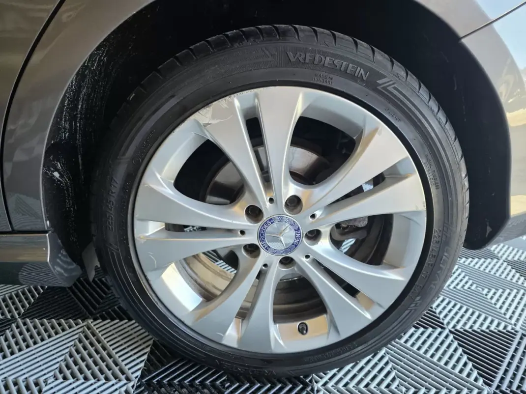 Mercedes-Benz B 180 2015 - 14490 EUR, 178000 km - AUTO.MOTO.pt - 178000km - foto 14 de 16