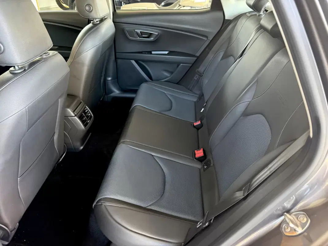 SEAT Leon 2015 - 14000 EUR, 181000 km - AUTO.MOTO.pt - 181000km - foto 54 de 92