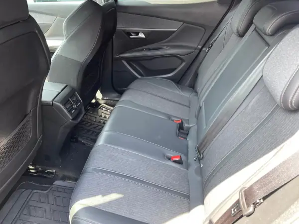 Peugeot 3008 2018 - 14500 EUR, 123000 km - AUTO.MOTO.pt - 123000km - foto 6 de 16