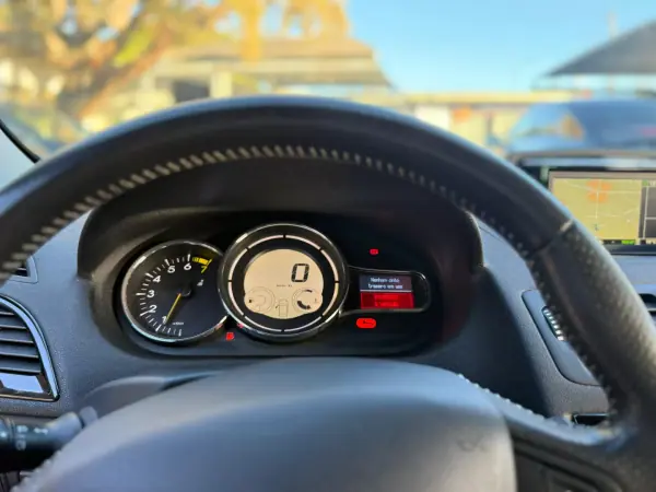 Renault Mégane Coupe 2014 - 12900 EUR, 155557 km - AUTO.MOTO.pt - 155557km - foto 16 de 32