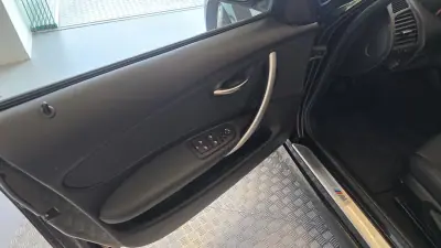 BMW 116 2010 - 6900 EUR, 207907 km - AUTO.MOTO.pt - 207907km - foto 36 de 51