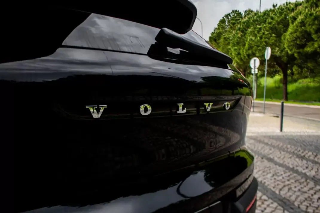 Volvo XC 40 2022 - 25750 EUR, 65156 km - AUTO.MOTO.pt - 65156km - foto 10 de 35