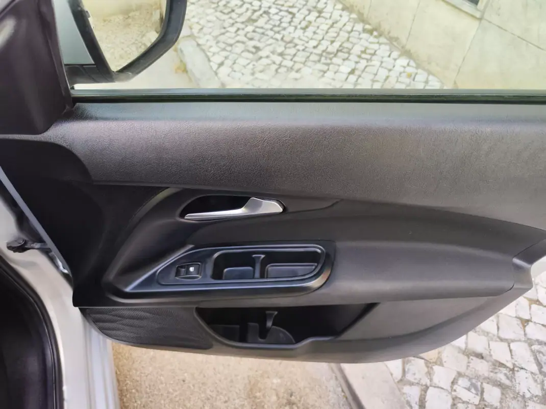 Fiat Tipo Station Wagon 2019 - 10780 EUR, 103800 km - AUTO.MOTO.pt - 103800km - foto 16 de 38