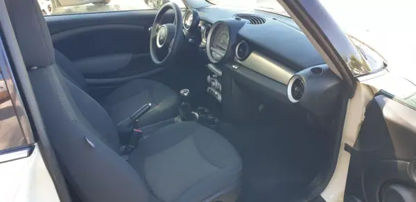 MINI One 2010 - 6990 EUR, 299000 km - AUTO.MOTO.pt - 299000km - foto 15 de 35