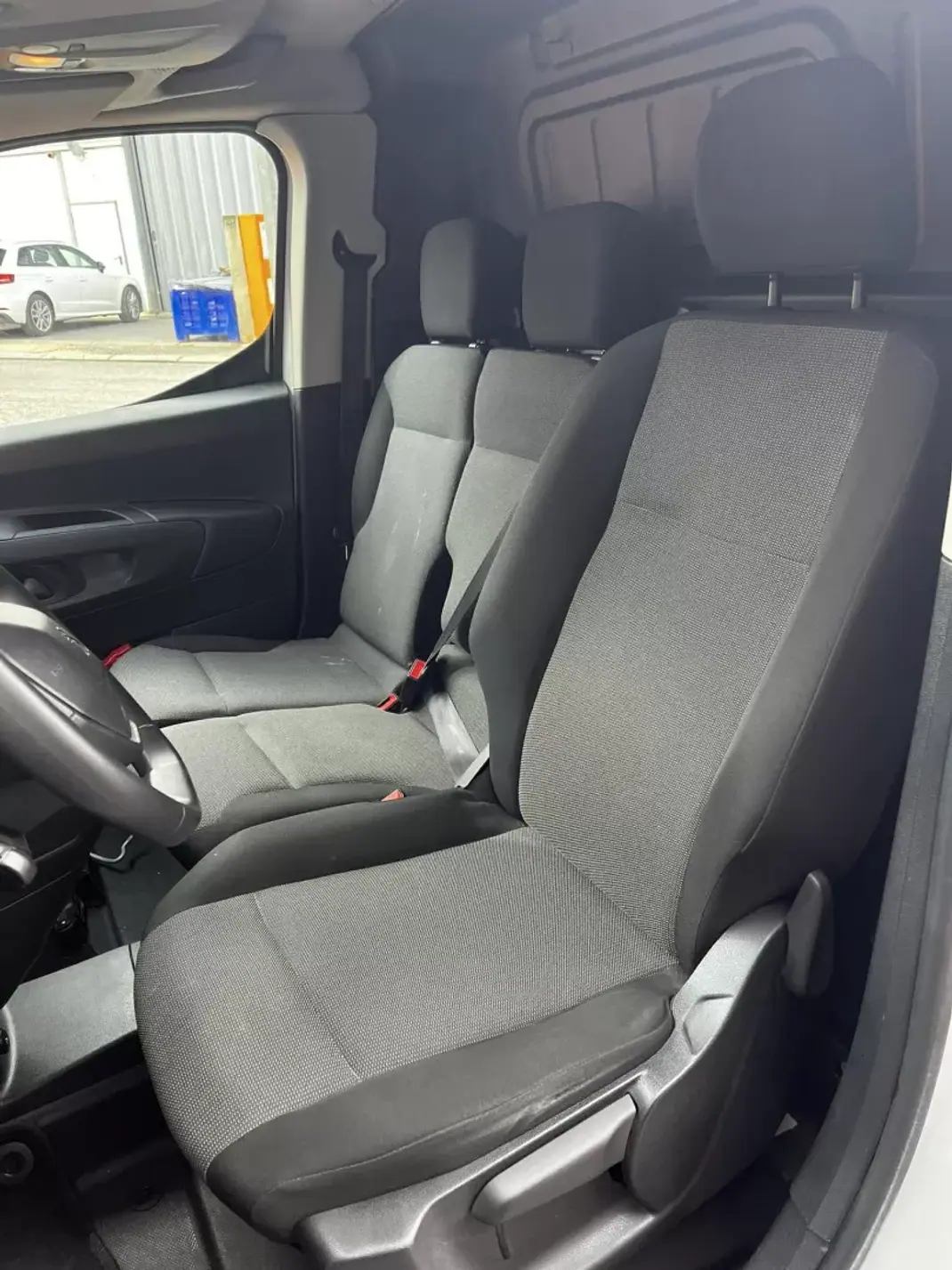 Peugeot 2020 - 11900 EUR, 158578 km - AUTO.MOTO.pt - 158578km - foto 3 de 10