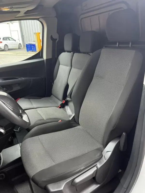 Peugeot 2020 - 11900 EUR, 158578 km - AUTO.MOTO.pt - 158578km - foto 3 de 10