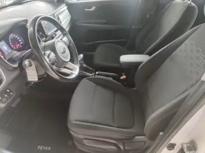 Kia Rio 2018 - 14750 EUR, 46500 km - AUTO.MOTO.pt - 46500km - foto 11 de 35