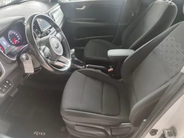 Kia Rio 2018 - 14750 EUR, 46500 km - AUTO.MOTO.pt - 46500km - foto 11 de 35