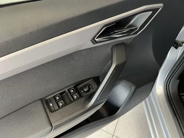 SEAT Ibiza 2019 - 14600 EUR, 87674 km - AUTO.MOTO.pt - 87674km - foto 22 de 25
