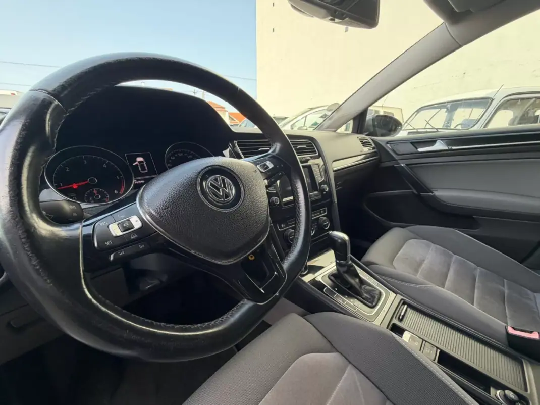 Volkswagen Golf 2014 - 15500 EUR, 143946 km - AUTO.MOTO.pt - 143946km - foto 12 de 23