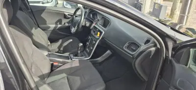 Volvo V40 2015 - 12400 EUR, 216200 km - AUTO.MOTO.pt - 216200km - foto 19 de 26
