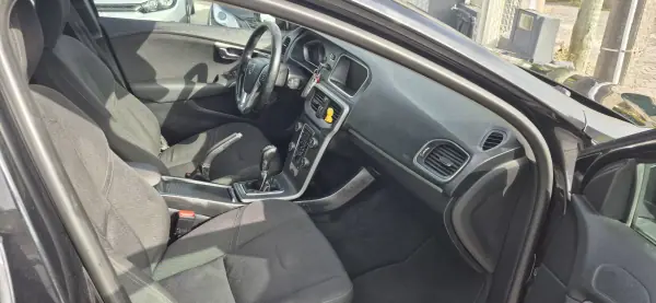 Volvo V40 2015 - 12400 EUR, 216200 km - AUTO.MOTO.pt - 216200km - foto 19 de 26