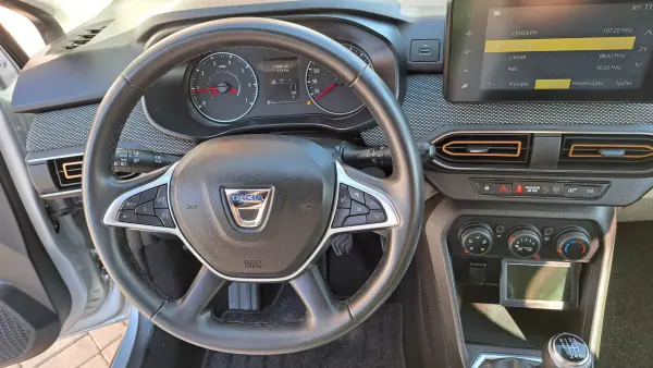 Dacia Sandero 2022 - 14900 EUR, 110660 km - AUTO.MOTO.pt - 110660km - foto 16 de 33