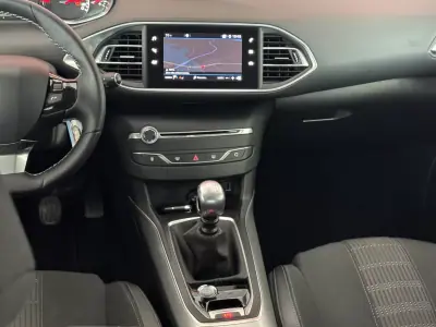 Peugeot 308 2019 - 16500 EUR, 74173 km - AUTO.MOTO.pt - 74173km - foto 17 de 20