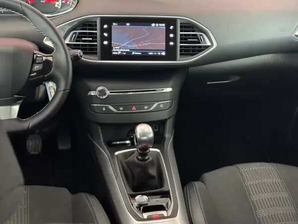 Peugeot 308 2019 - 16500 EUR, 74173 km - AUTO.MOTO.pt - 74173km - foto 17 de 20