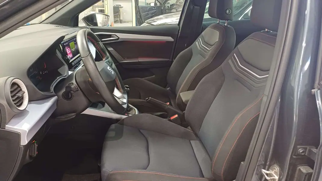 SEAT Arona 2023 - 17990 EUR, 35000 km - AUTO.MOTO.pt - 35000km - foto 5 de 10