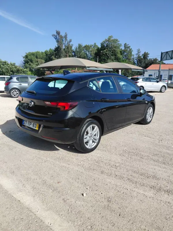 Opel Astra 2017 - 10900 EUR, 190000 km - AUTO.MOTO.pt - 190000km - foto 13 de 14