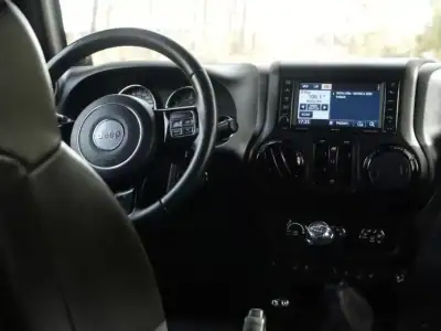Jeep Wrangler Unlimited 2013 - 46500 EUR, 154453 km - AUTO.MOTO.pt - 154453km - foto 10 de 18