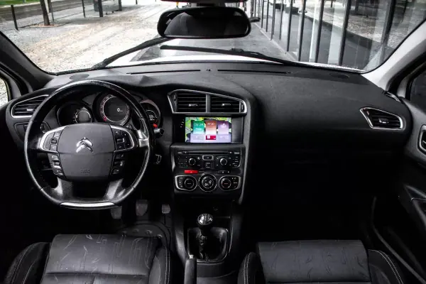 Citroën C4 2011 - 5790 EUR, 293492 km - AUTO.MOTO.pt - 293492km - foto 26 de 29