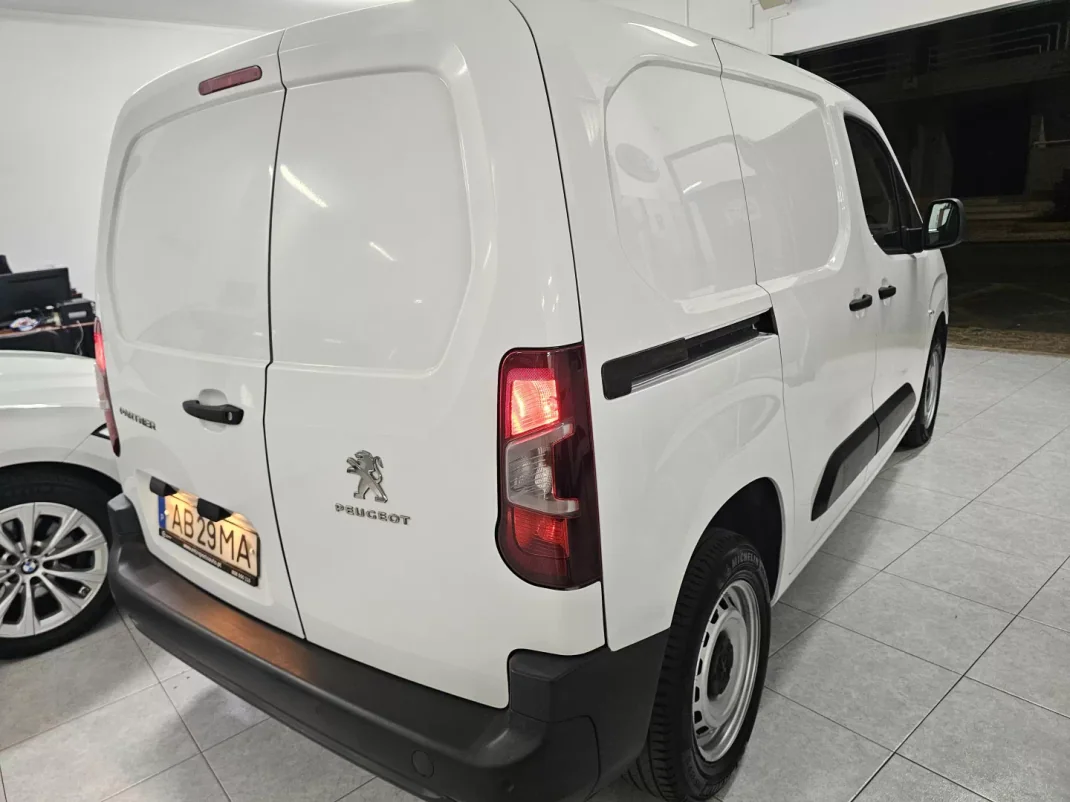 Peugeot Partner 1.5 BlueHdi Pro 102cv 3 lug 2020 - 12500 EUR, 188638 km - AUTO.MOTO.pt - 188638km - foto 7 de 27