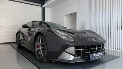 Ferrari F12 Berlinetta 2015 — foto 6 de 35