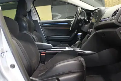 Renault Mégane Sport Tourer 2020 - 16790 EUR, 137000 km - AUTO.MOTO.pt - 137000km - foto 21 de 37