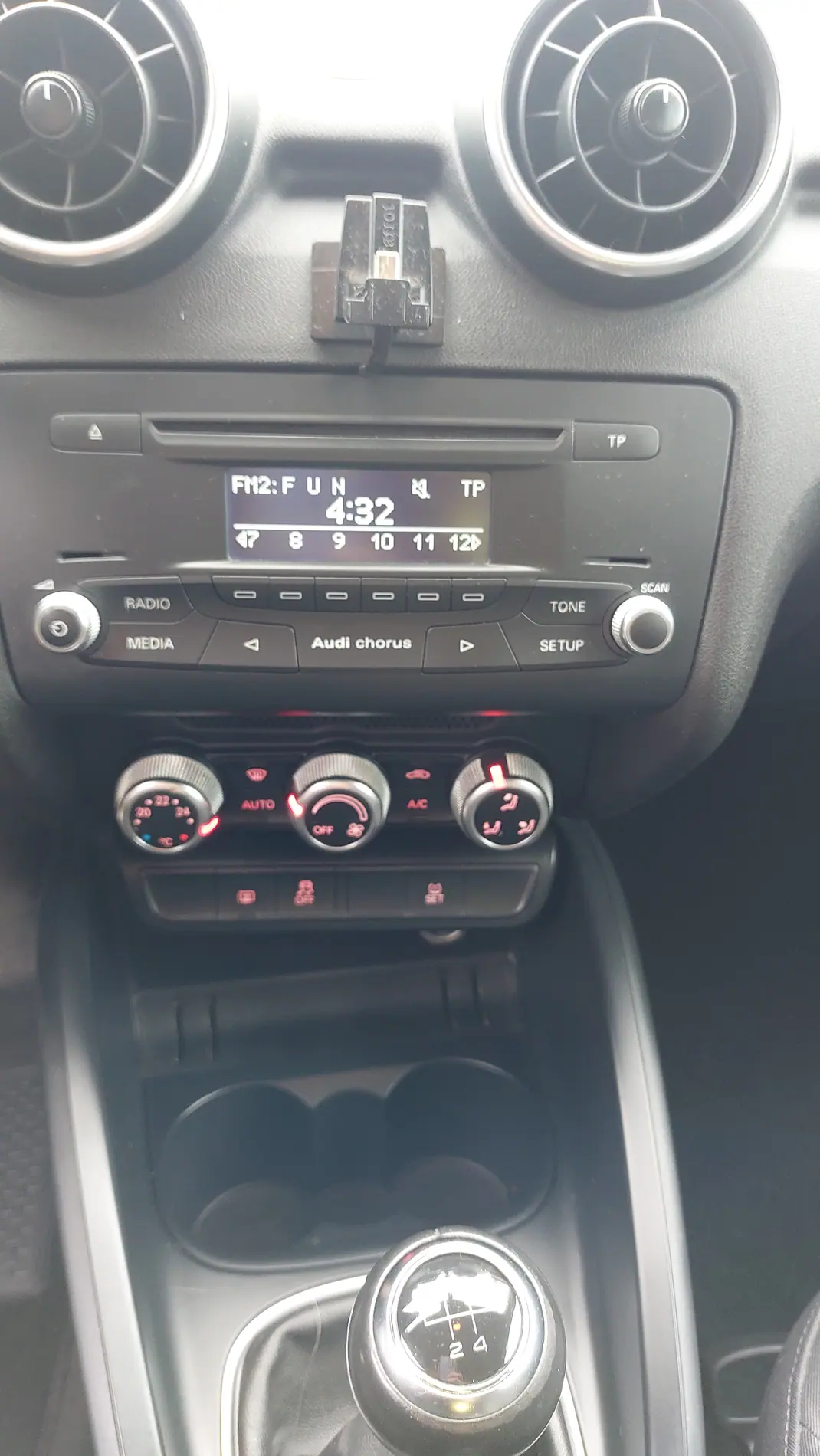Audi A1 Sportback 2013 - 8500 EUR, 209000 km - AUTO.MOTO.pt - 209000km - foto 12 de 15