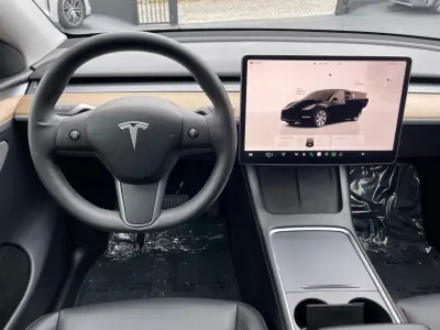 Tesla Model Y 2022 - 39900 EUR, 39000 km - 39000km - foto 6 de 11