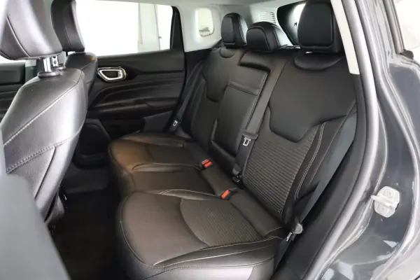 Jeep Compass 2021 - 23990 EUR, 73522 km - AUTO.MOTO.pt - 73522km - foto 27 de 41