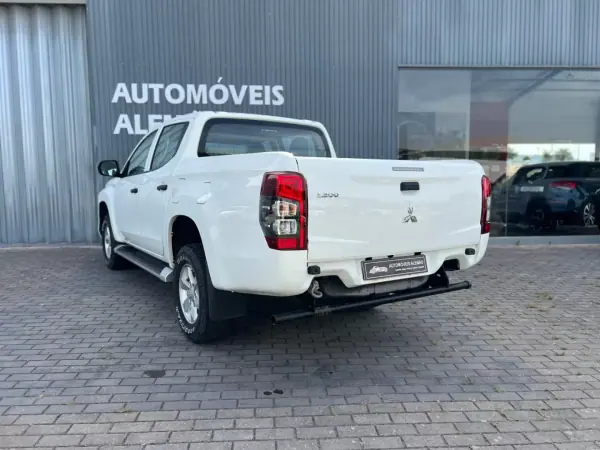 Mitsubishi L200 2022 - 31500 EUR, 143592 km - AUTO.MOTO.pt - 143592km - foto 8 de 17