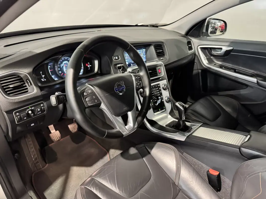 Volvo V60 2016 - 13900 EUR, 265393 km - 265393km - foto 32 de 44