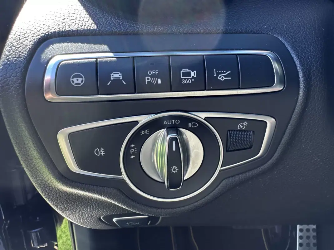 Mercedes-Benz GLC 63 AMG 2018 - 75000 EUR, 100000 km - 100000km - foto 36 de 93