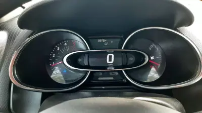 Renault Clio Sport Tourer 2018 - 11890 EUR, 89764 km - AUTO.MOTO.pt - 89764km - foto 40 de 46
