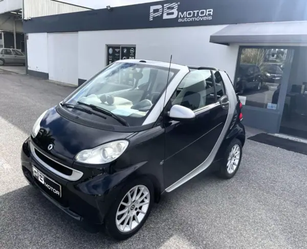 Smart Fortwo Cabrio 2011 - 8900 EUR, 129245 km - AUTO.MOTO.pt - 129245km - foto 25 de 29