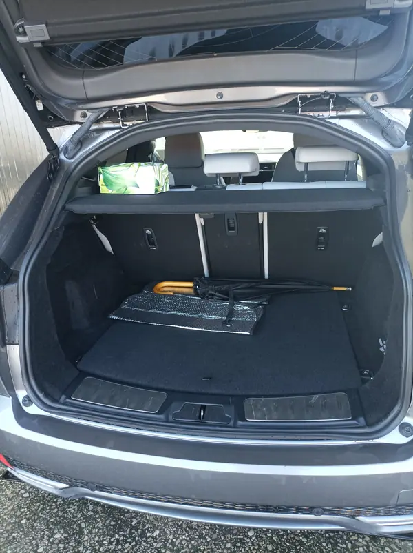 Jaguar E-Pace 2023 - 35900 EUR, 59000 km - 59000km - foto 10 de 12