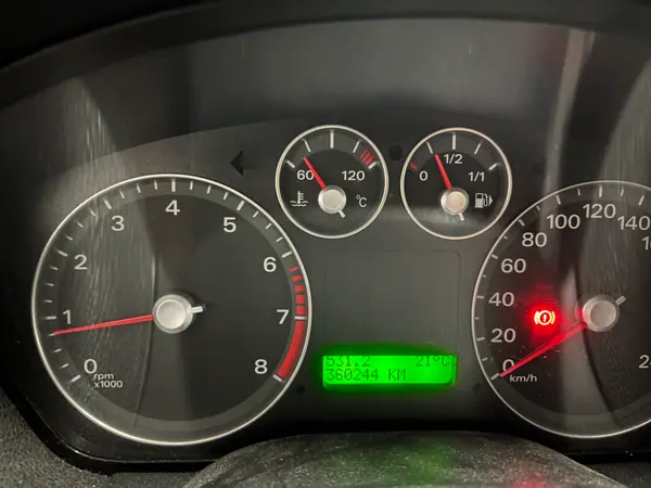 Ford Focus SW 2005 - 2200 EUR, 362000 km - AUTO.MOTO.pt - 362000km - foto 9 de 14