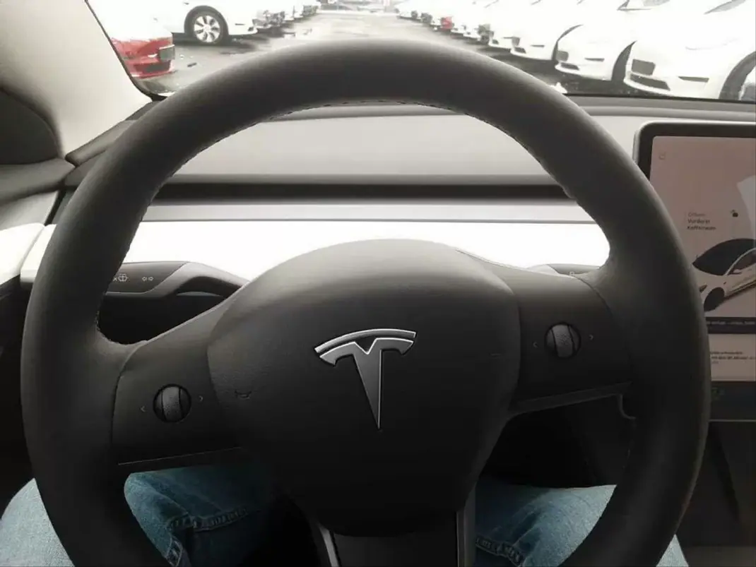Tesla Model 3 2021 - 27980 EUR, 77857 km - AUTO.MOTO.pt - 77857km - foto 4 de 10