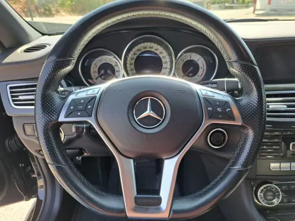 Mercedes-Benz CLS 350 2014 - 29000 EUR, 237000 km - AUTO.MOTO.pt - 237000km - foto 30 de 50