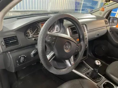 Mercedes-Benz B 180 2009 - 7990 EUR, 290000 km - AUTO.MOTO.pt - 290000km - foto 3 de 6