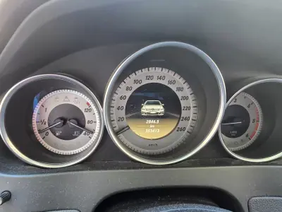 Mercedes-Benz C 250 2011 - 9999 EUR, 353413 km - AUTO.MOTO.pt - 353413km - foto 15 de 24