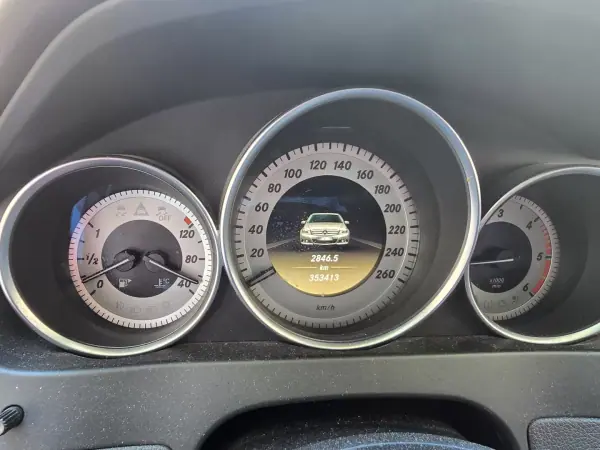 Mercedes-Benz C 250 2011 - 9999 EUR, 353413 km - AUTO.MOTO.pt - 353413km - foto 15 de 24