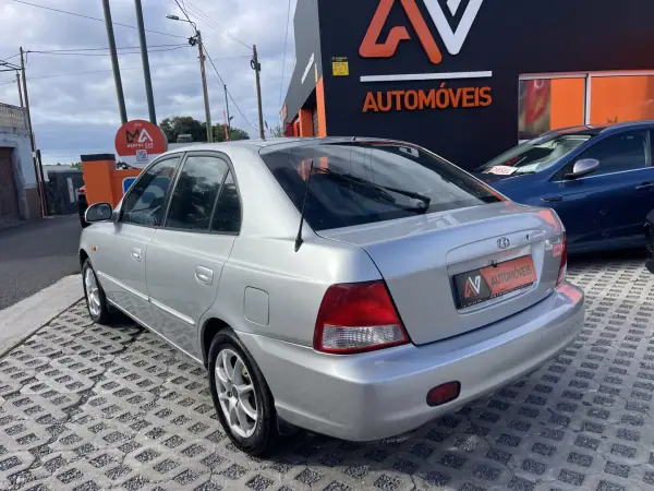 Hyundai Accent 2003 - 4250 EUR, 252434 km - AUTO.MOTO.pt - 252434km - foto 5 de 12