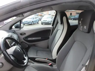 Renault Zoe 2015 - 7900 EUR, 129000 km - AUTO.MOTO.pt - 129000km - foto 11 de 12
