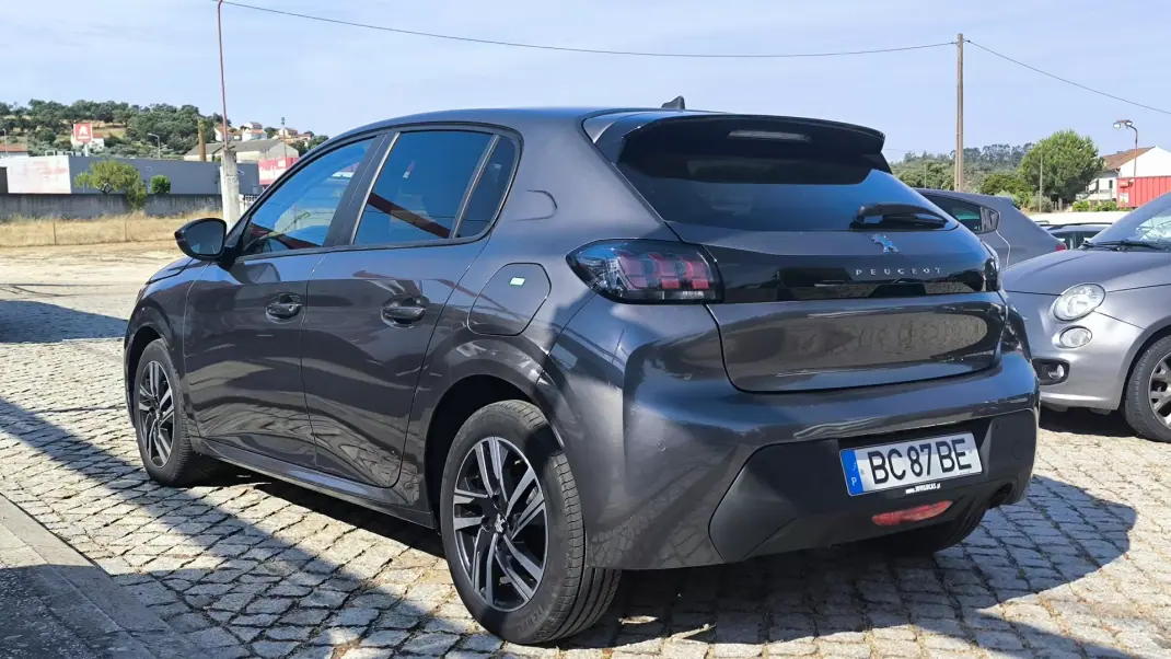 Peugeot 208 2023 - 14950 EUR, 58300 km - AUTO.MOTO.pt - 58300km - foto 6 de 8